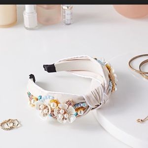 BOUTIQUE Twisted Knot Beaded Floral Cream
Headband NWOT